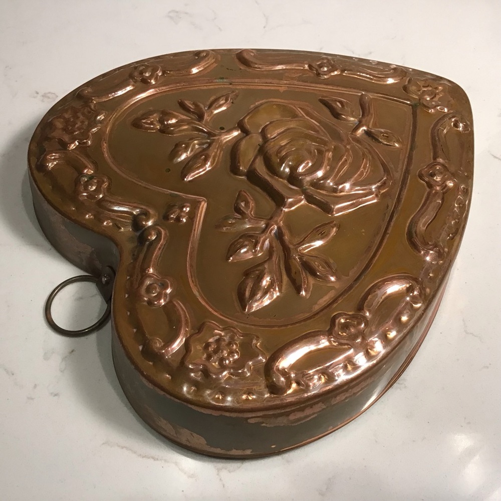 Vintage Heart-Shaped Copper Mold with Rose - Picture 5 of 5